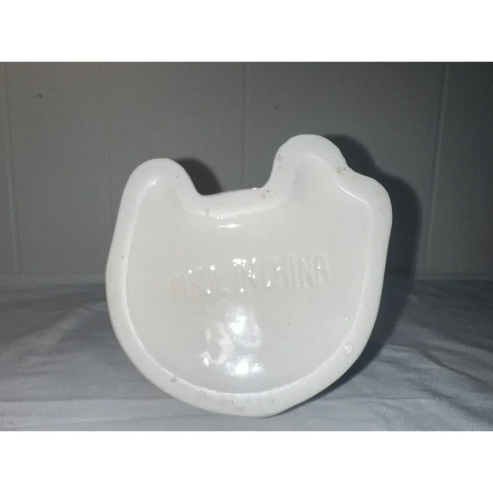 Vintage White Porcelain Maneki Neko Lucky Cat Figurine –‎ Made in China